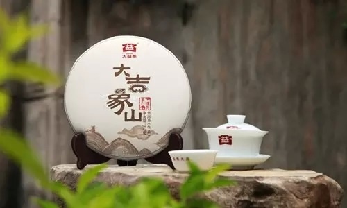 2015年大益普洱生茶 大吉象山 1501批357茶餅