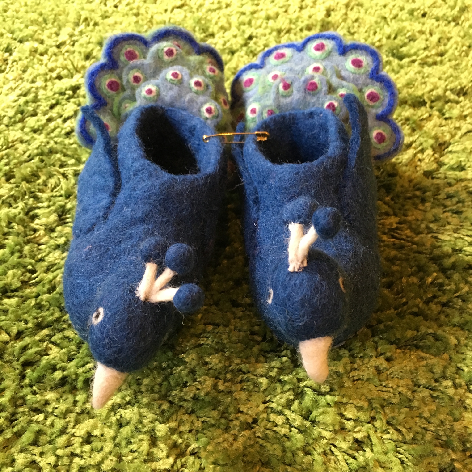 英國sew heart felt放牧小羊羊毛氈鞋 (嬰兒鞋/彌月禮)--佩特菈孔雀