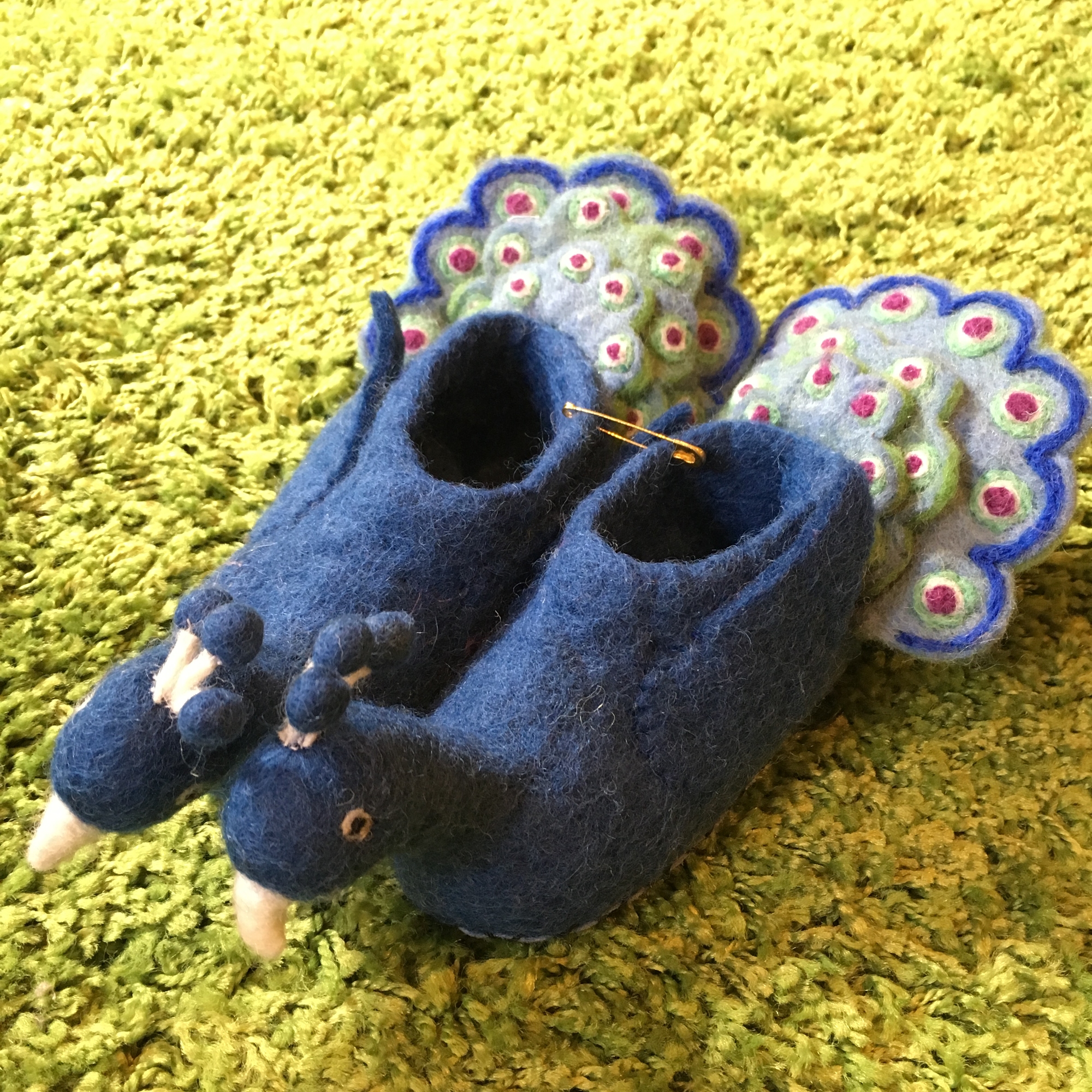 英國sew heart felt放牧小羊羊毛氈鞋 (嬰兒鞋/彌月禮)--佩特菈孔雀