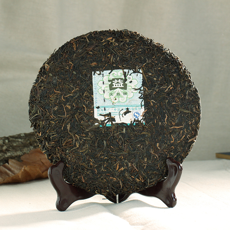 2010年大益普洱生茶8582 357克茶餅
