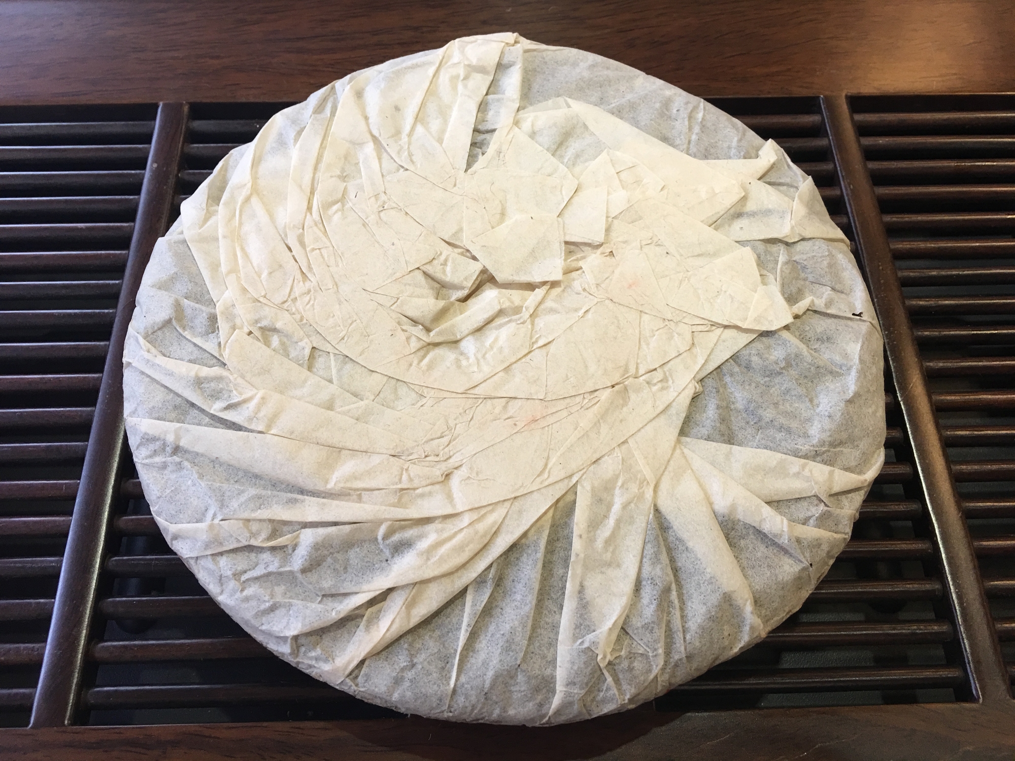 2004年大益普洱生茶7432 357克茶餅