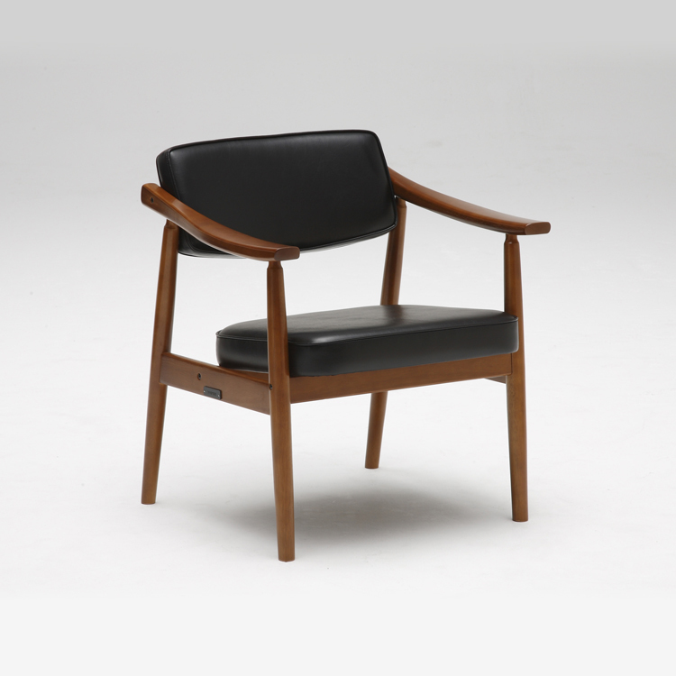 D Chair 黑色皮革扶手椅