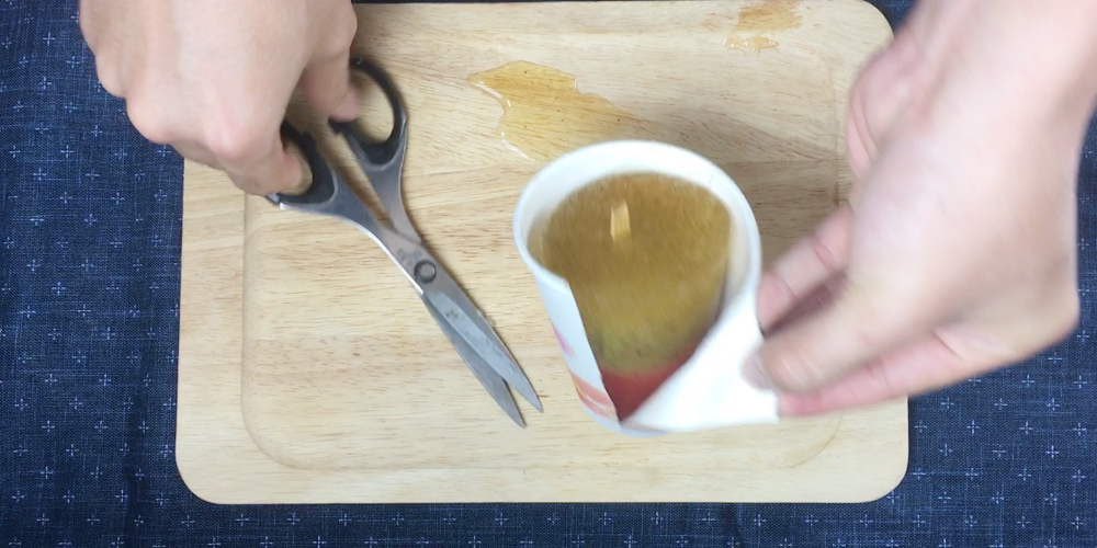 冷凍好脫模, 如果用紙杯的話剪開紙杯取出冰棒