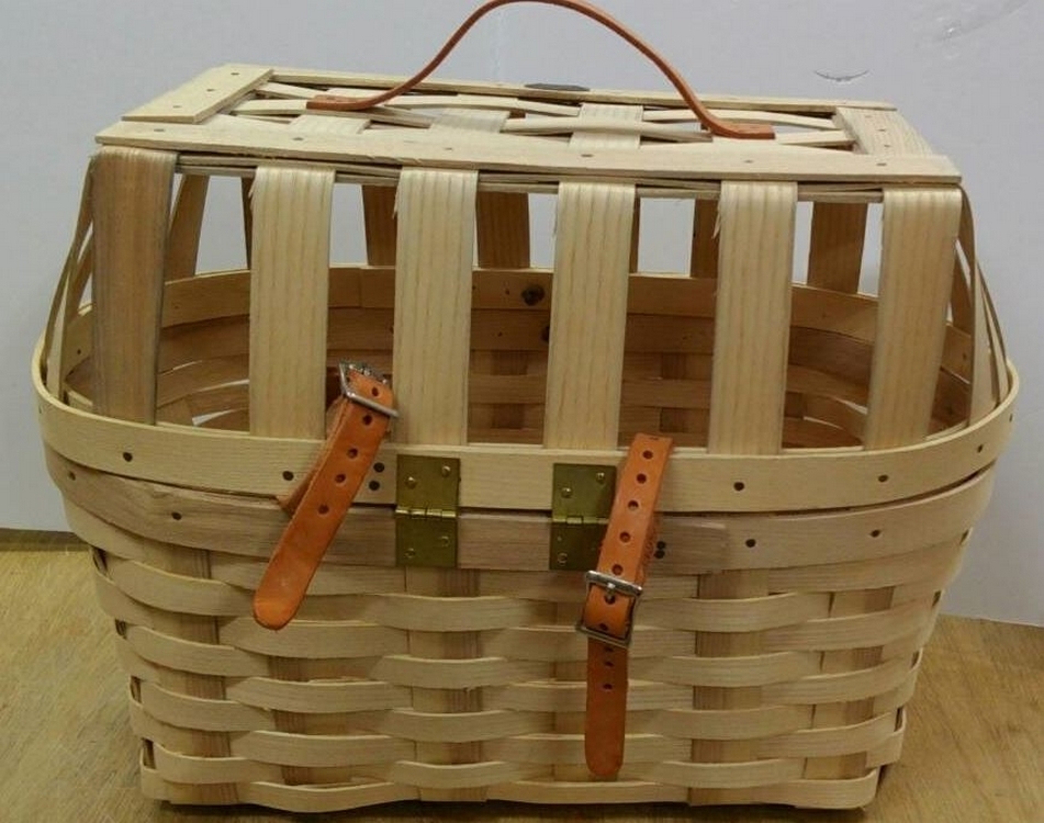 Pet carrier with leather handle & post piece-腳踏車購物籃附固定後片