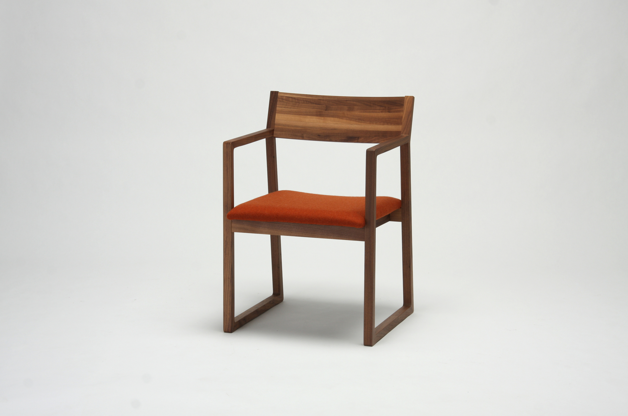 HARU HC-3 胡桃木扶手椅