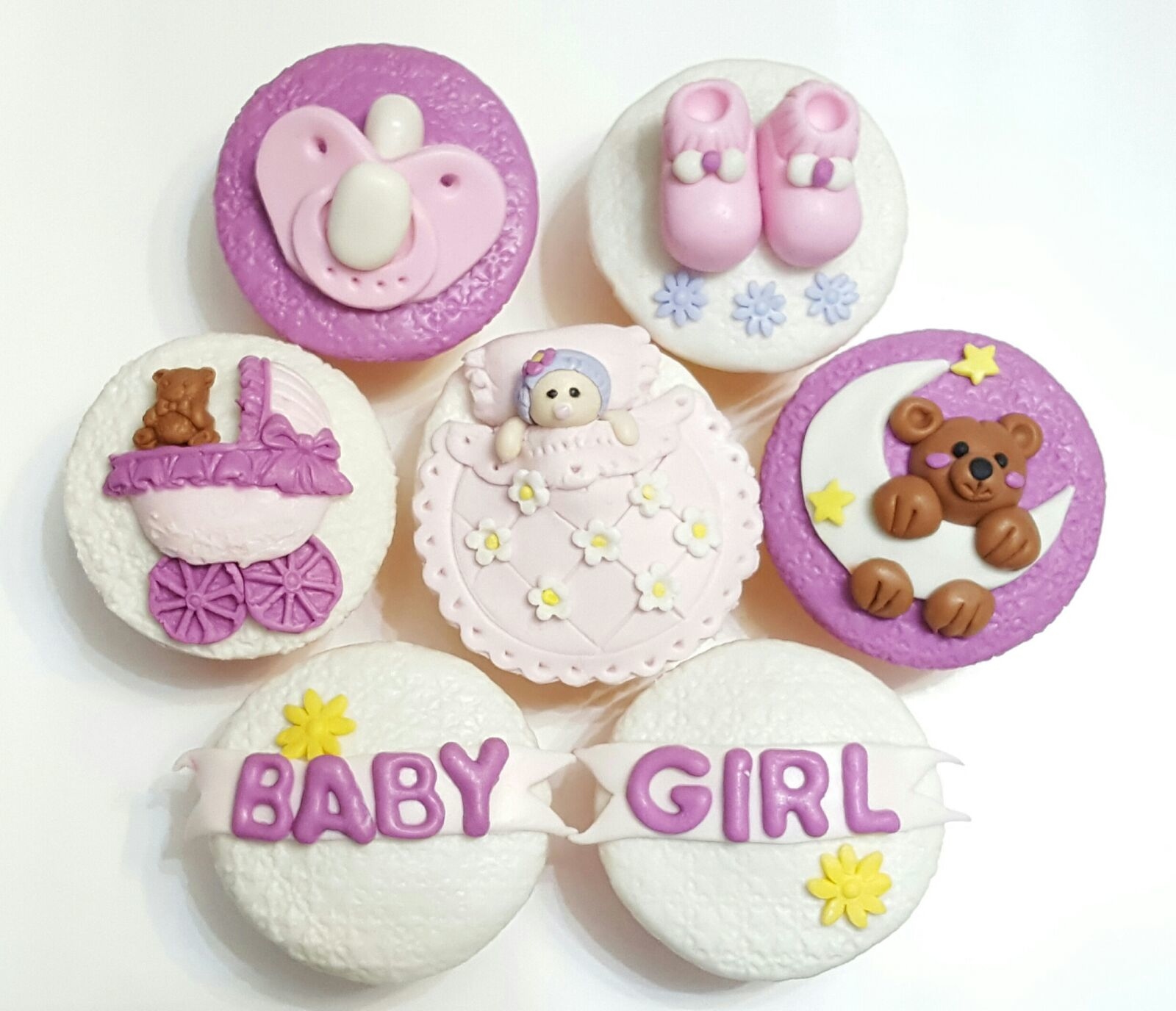 女嬰糖皮杯子蛋糕