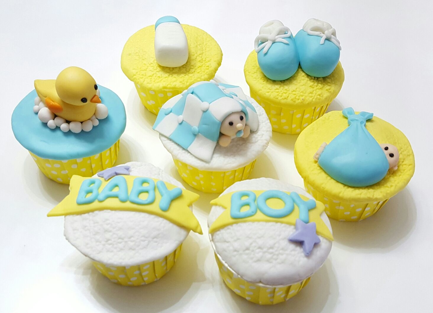 男嬰糖皮杯子蛋糕