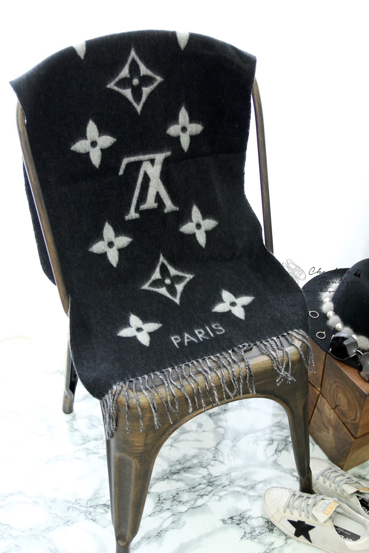 Louis Vuitton Reykjavik Scarf 黑灰拼色喀什米爾流蘇圍巾