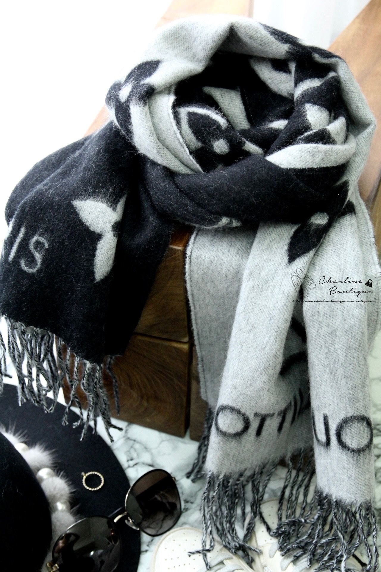 Louis Vuitton Reykjavik Scarf 黑灰拼色喀什米爾流蘇圍巾