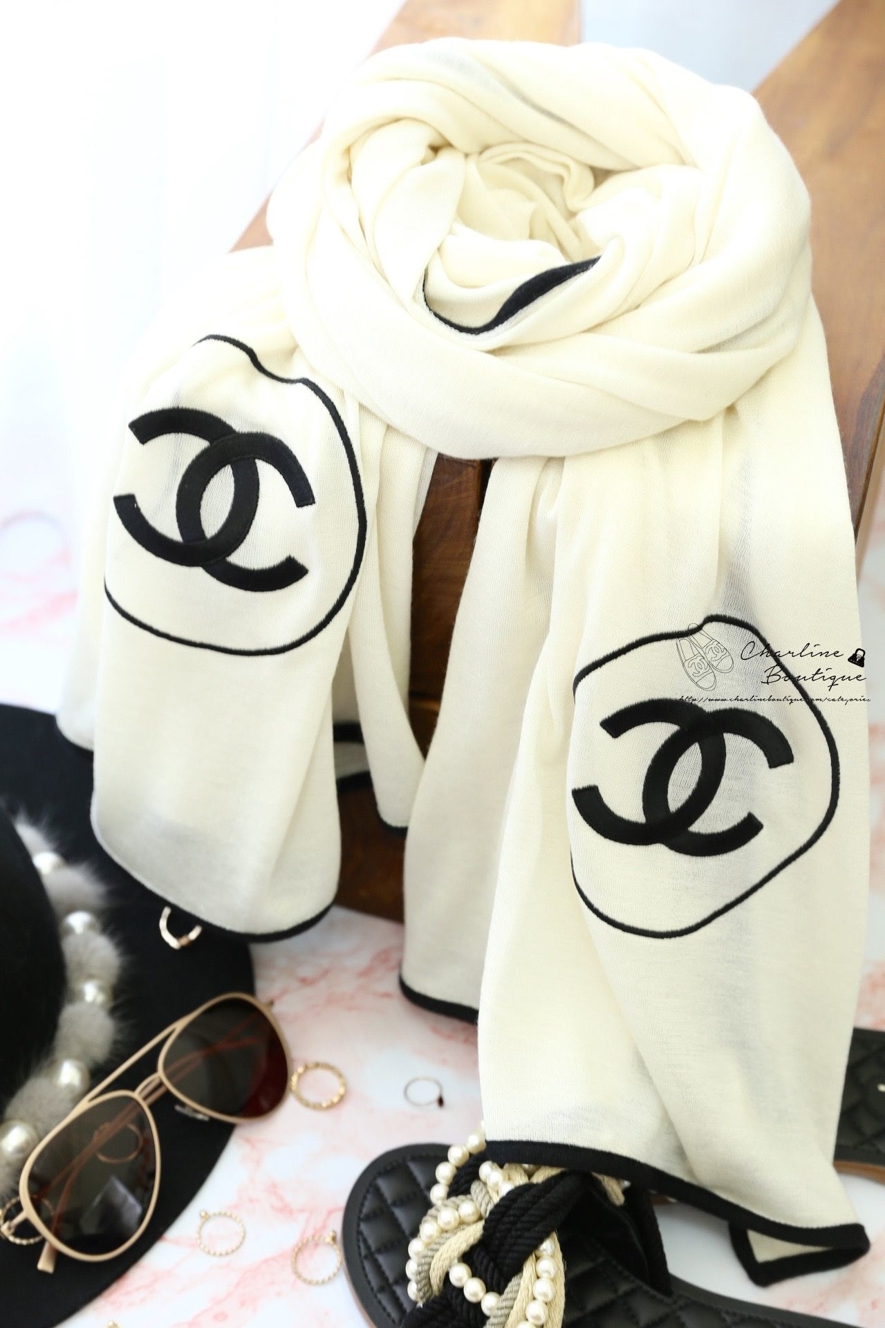 Chanel Cashmere Scarf 白底黑CC喀什米爾披肩