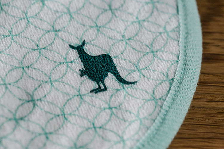 有機棉圍兜兜(小淘氣款) 【薄荷綠】-Kangovou 小袋鼠不鏽鋼安全兒童餐具