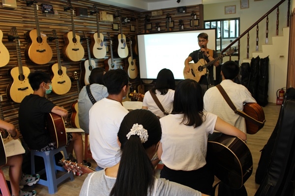 黃彥陸老師的雙吉他伴奏編制講座-上課剪影