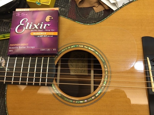 木吉他更換Elixir吉他弦