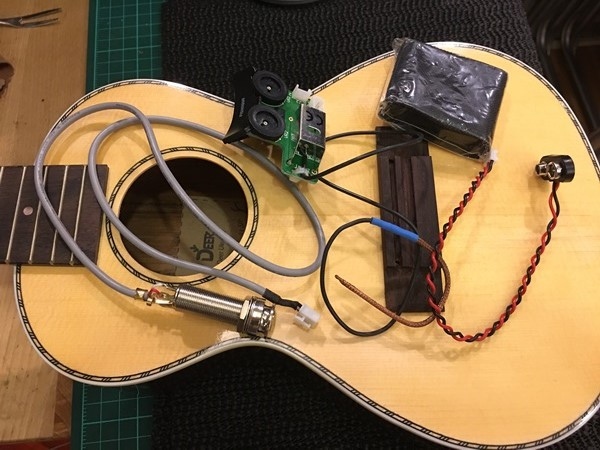UKAKU C-230安裝Fishman GT2拾音器