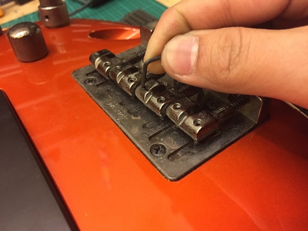 電貝斯打弦處理