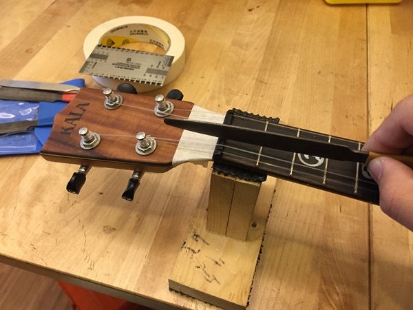 烏克麗麗上弦枕過高處理