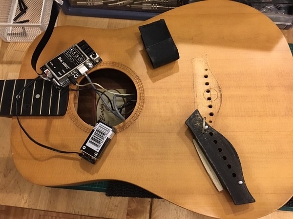 拾音器脫落黏回