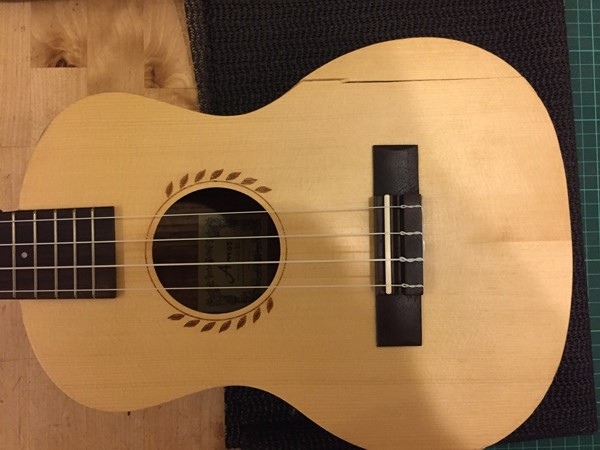 烏克麗麗面板破裂修復