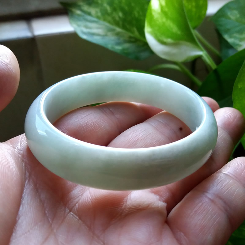 J230K 冰糯淺綠貴妃鐲 51mm (1.37)