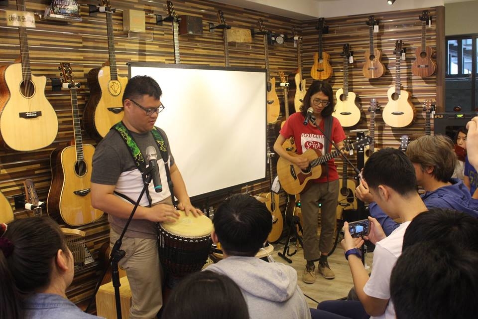 台灣知名木箱鼓演奏家劉承淵來陸比音樂分享木箱鼓與吉他搭配