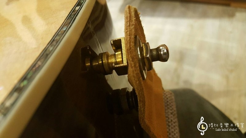 安全背帶扣(一組兩入) 背帶釘 牢固 樂器必備 電吉他 電貝斯（附螺絲） 第 4 張圖片｜三峽吉他 / Bass