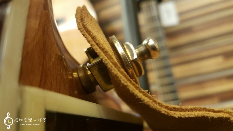 安全背帶扣(一組兩入) 背帶釘 牢固 樂器必備 電吉他 電貝斯（附螺絲） 第 5 張圖片｜三峽吉他 / Bass