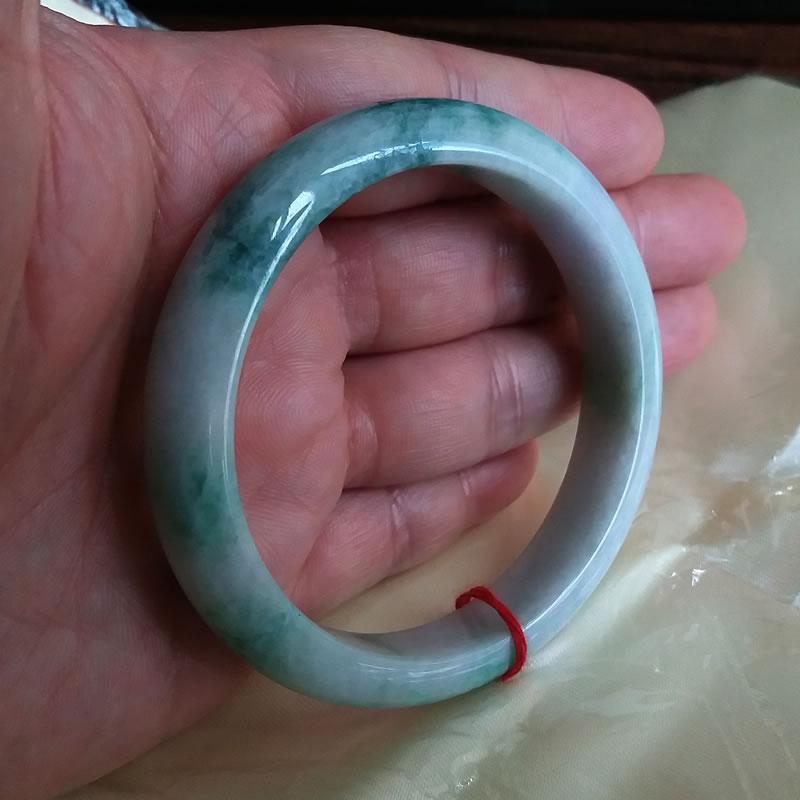 J252 冰糯白底飄綠玉鐲 57mm (1.53)