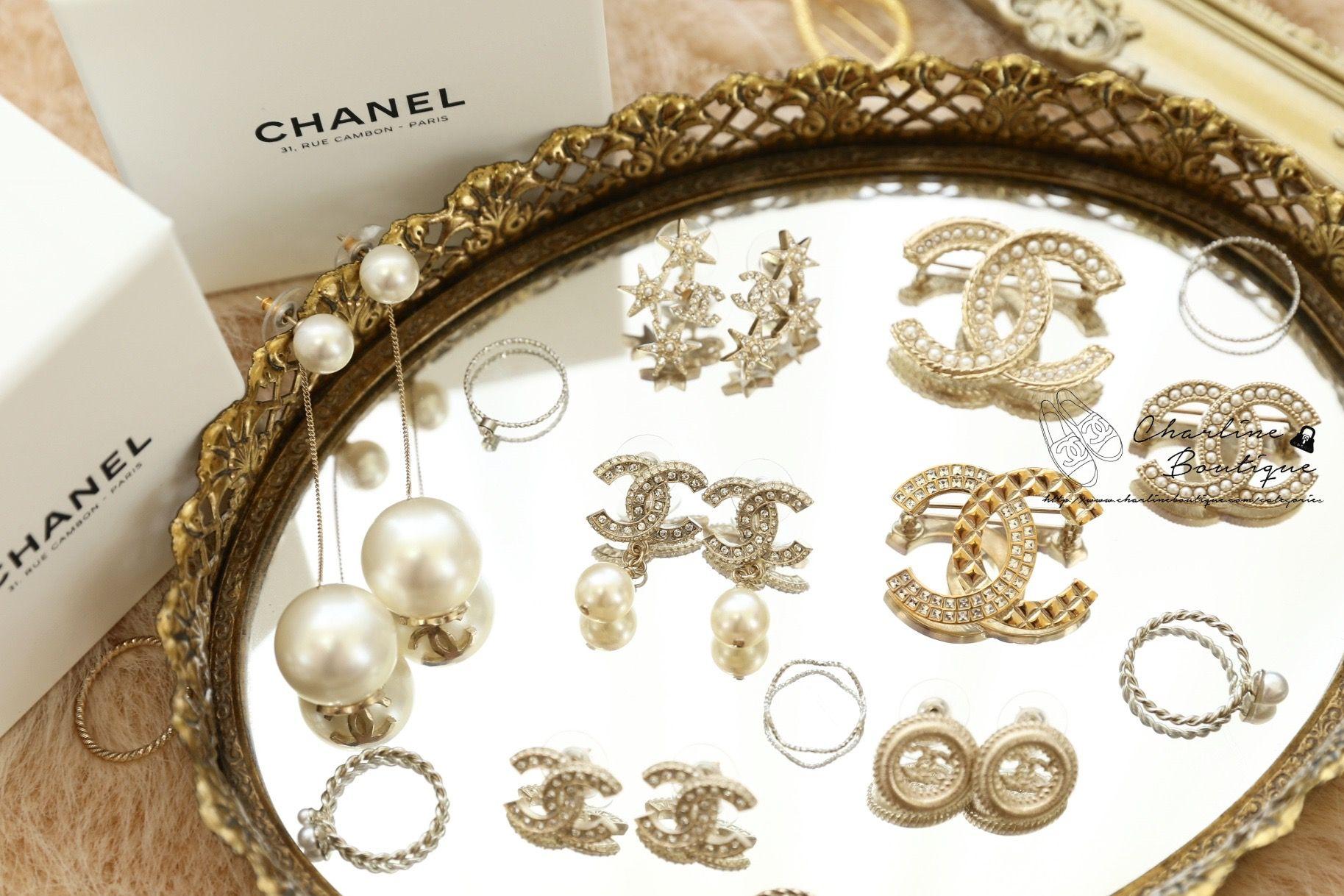 Chanel 金色方格CC水鑽垂墜珍珠耳環,Chanel 大珍珠金CC垂墜耳環,Chanel 金色雙CC大小珍珠水鑽別針,Chanel 金色水晶鑲嵌雙CC星星耳環,Chanel 金色雙CC小珍珠鑲嵌耳環-Charline Boutique 精品代購