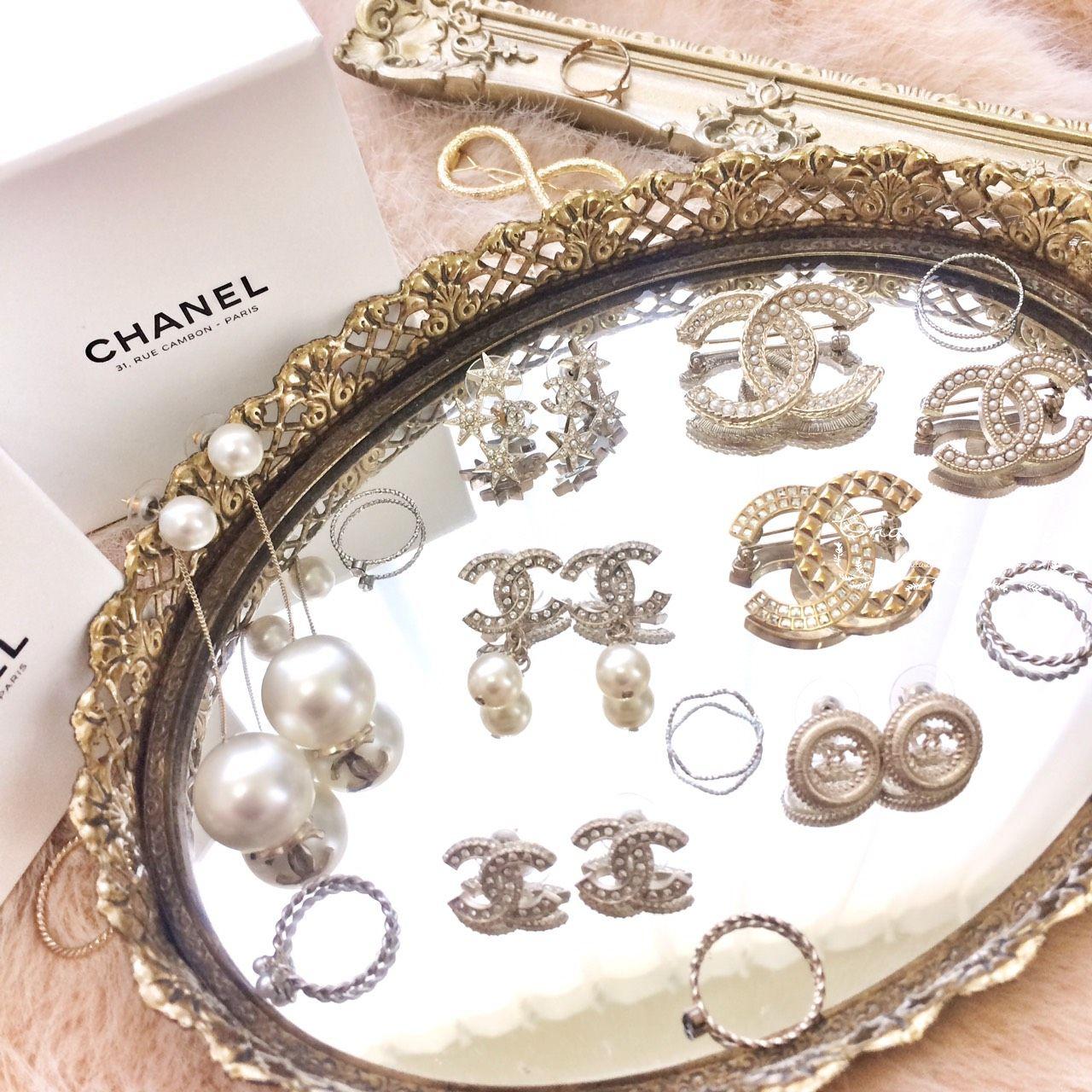 Chanel 金色方格CC水鑽垂墜珍珠耳環,Chanel 大珍珠金CC垂墜耳環,Chanel 金色雙CC大小珍珠水鑽別針,Chanel 金色水晶鑲嵌雙CC星星耳環,Chanel 金色雙CC小珍珠鑲嵌耳環-Charline Boutique 精品代購