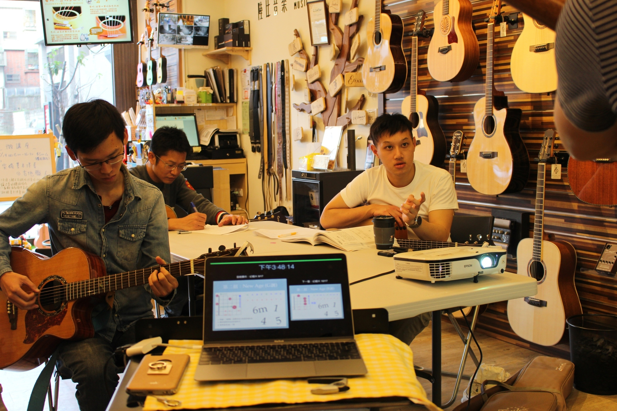 黃彥陸老師的突破基本伴奏的吉他職人講座-上課剪影