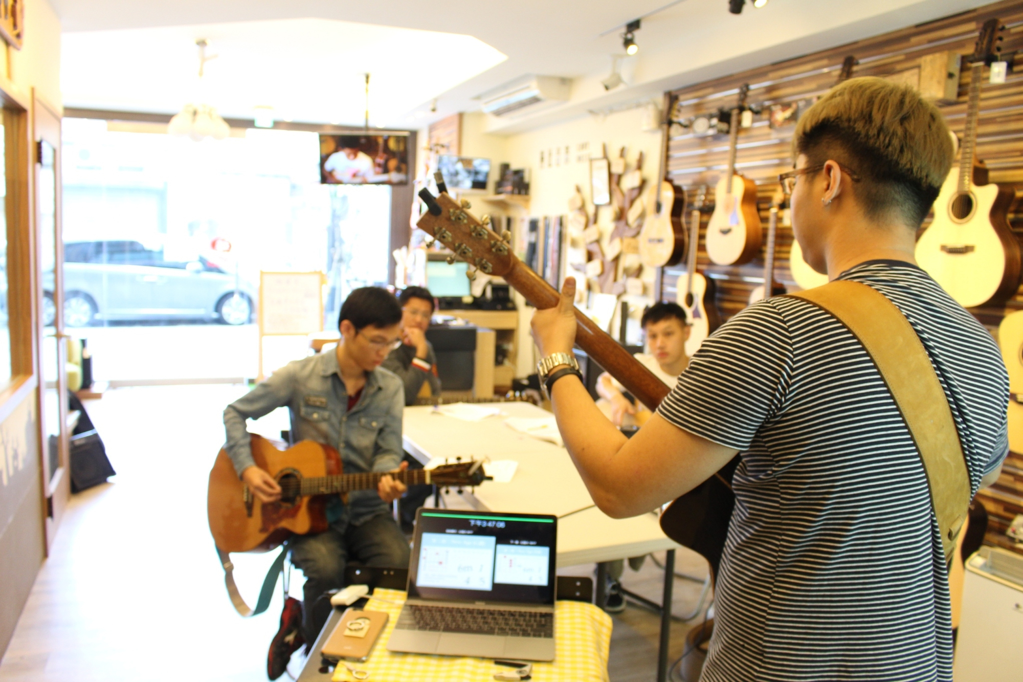 黃彥陸老師的突破基本伴奏的吉他職人講座-上課剪影