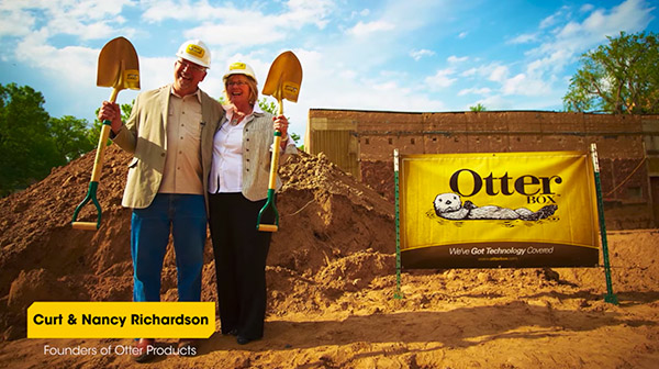 美國品牌 OtterBox，吉祥物是隻名為 Mr.Ollie 的海獺  核心價值理念是有趣、活躍