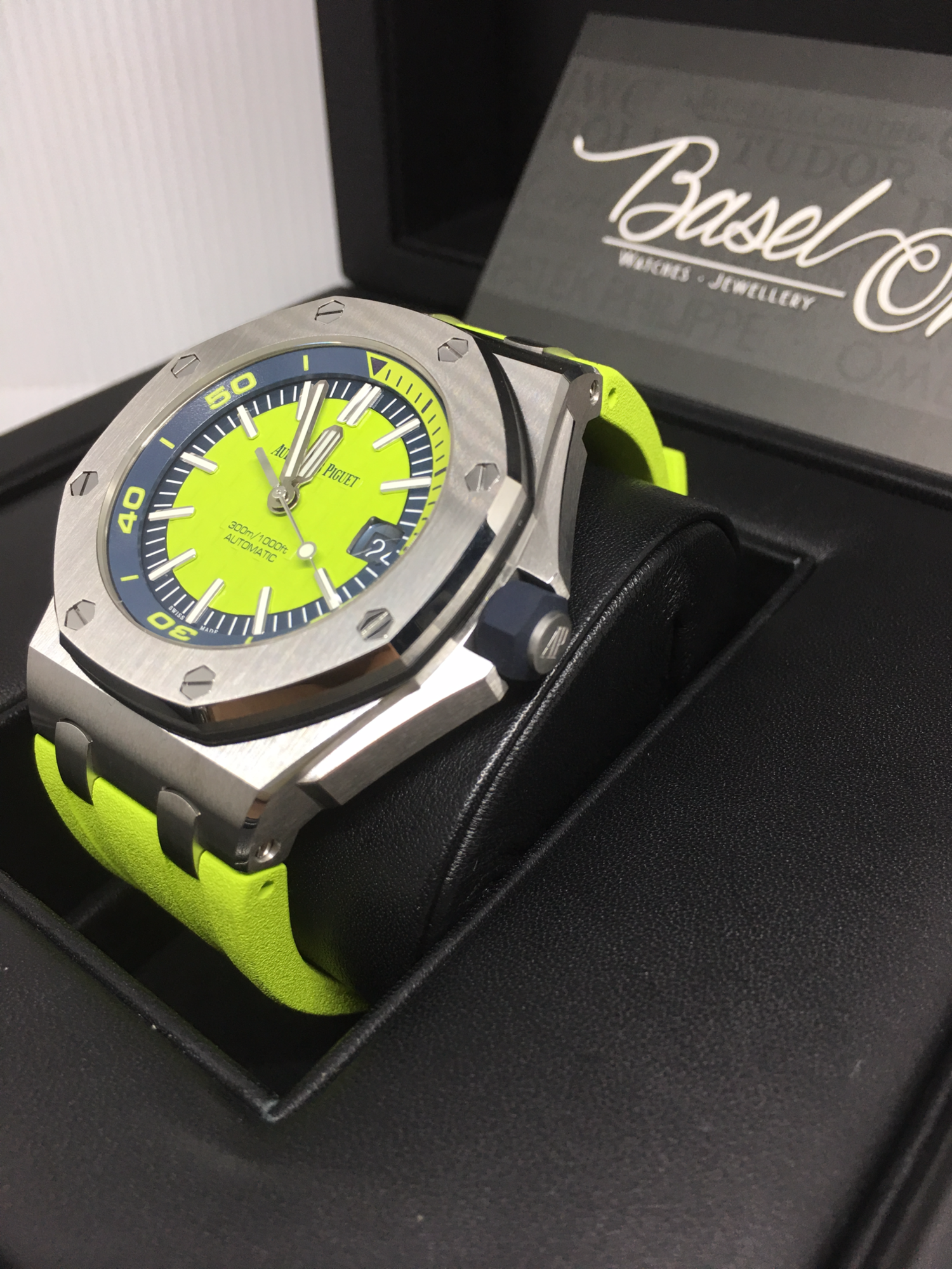 Audemars Piguet Royal Oak Offshore Diver "Lime Green"  15710ST.OO.A038CA.01