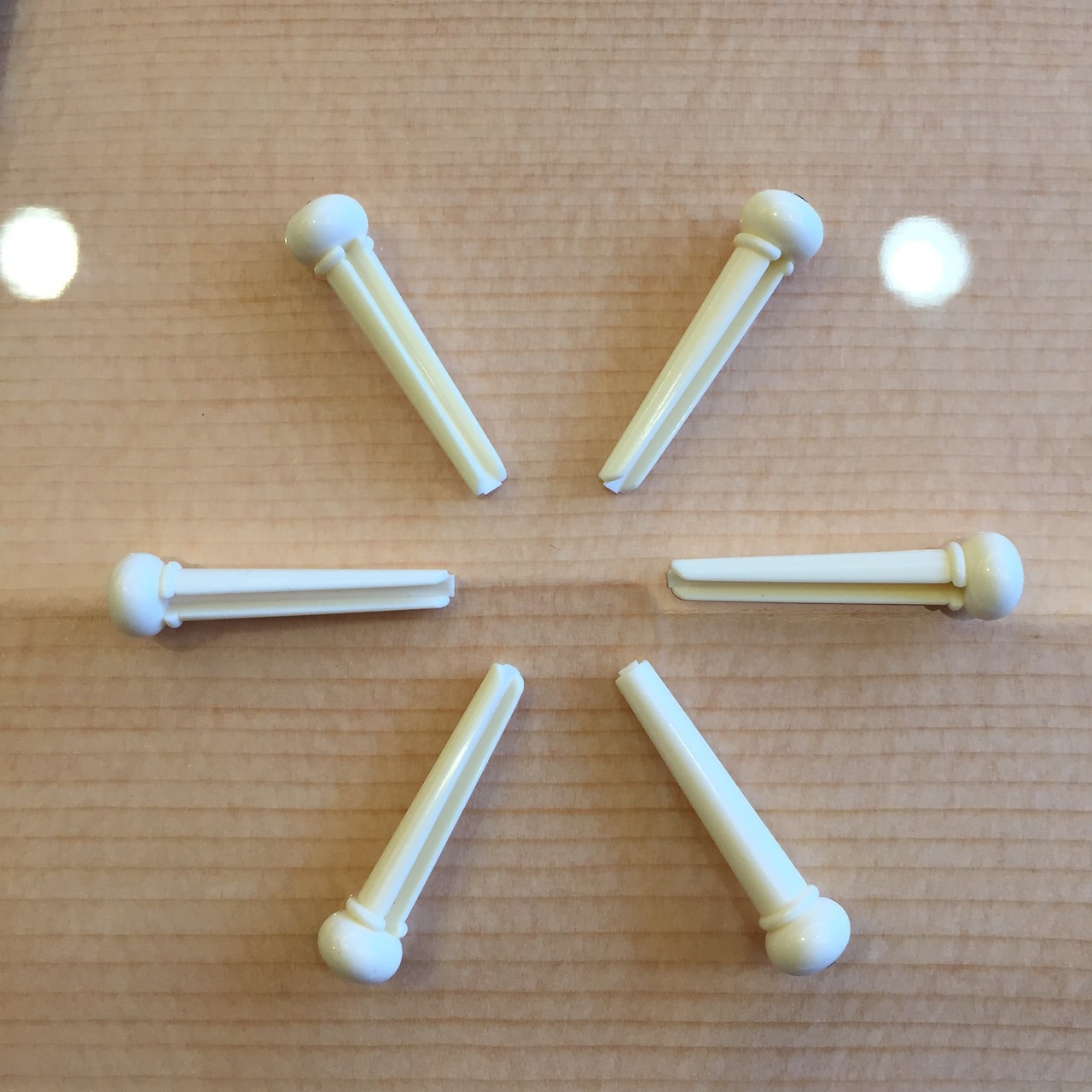 吉他弦釘 - 白(單顆) 塑料 吉他零件