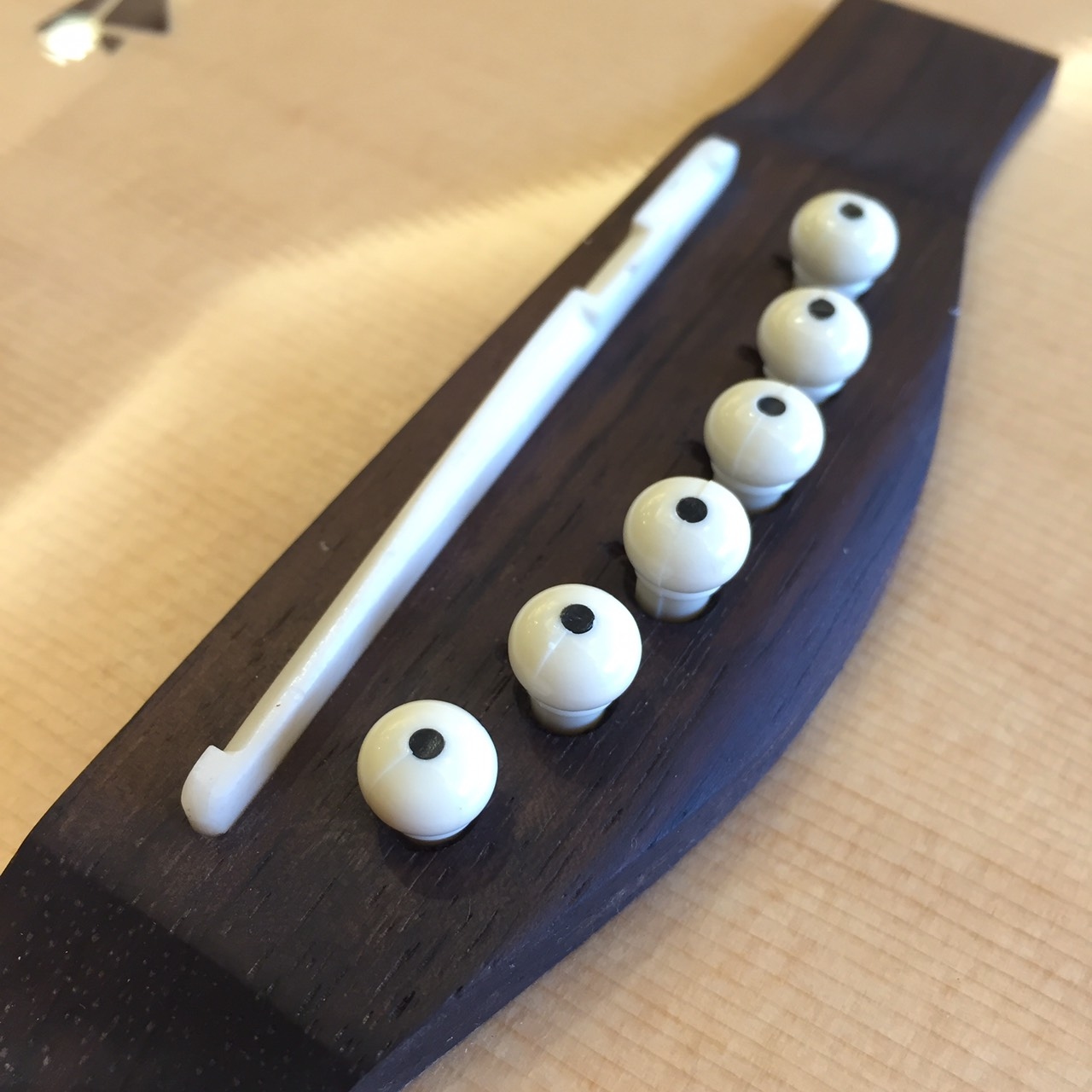 吉他弦釘 - 白(單顆) 塑料 吉他零件 第 4 張圖片｜三峽吉他 / Bass