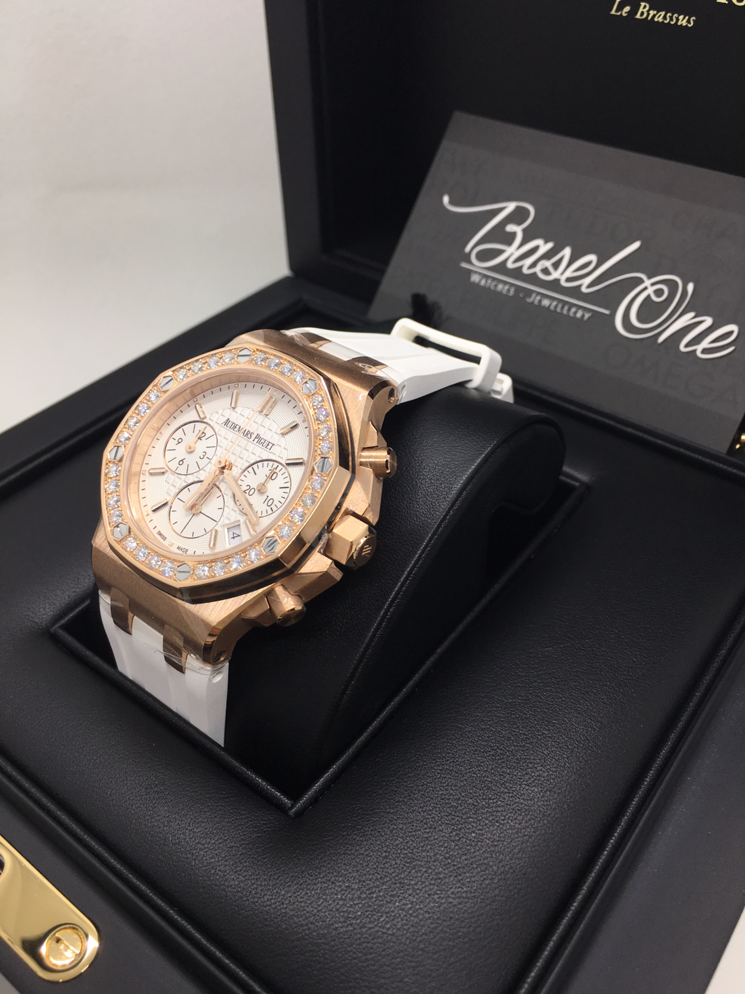 DISCONTINUED BRAND NEW AUDEMARS PIGUET 26231OR WHITE RUBBER STRAP ROYAL OAK OFFSHORE CHRONOGRAPH ROSE GOLD WHITE