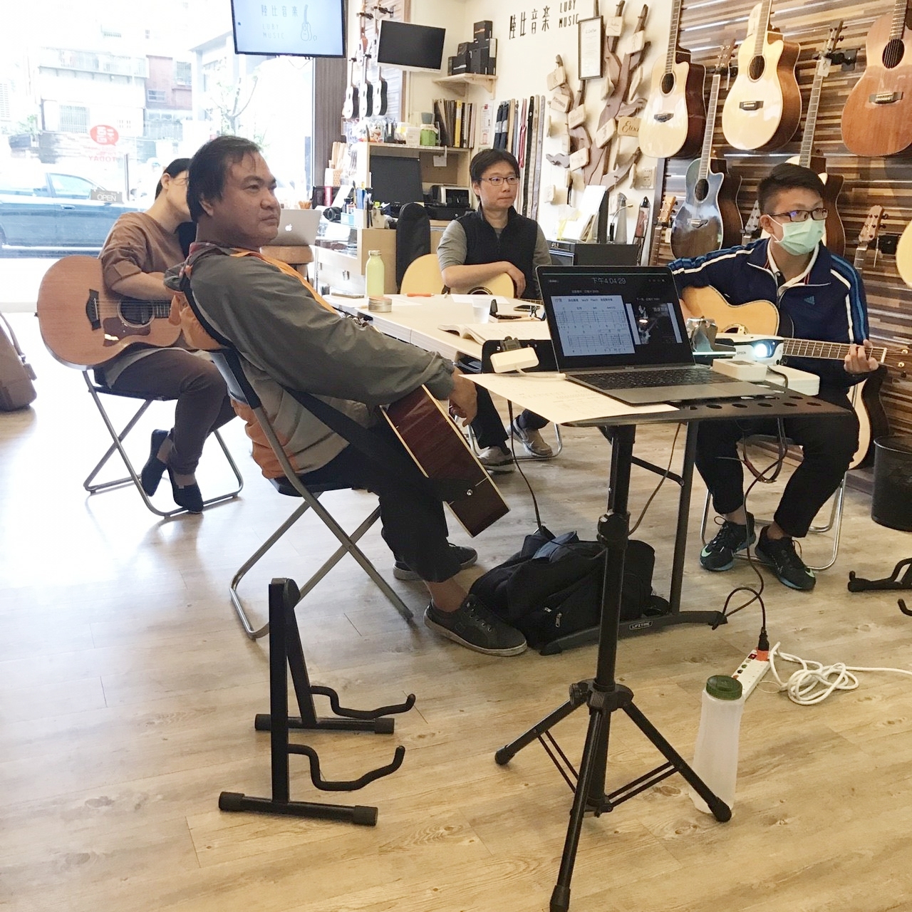 黃彥陸老師的彈唱編制前間奏的幾種簡單方式講座-上課剪影