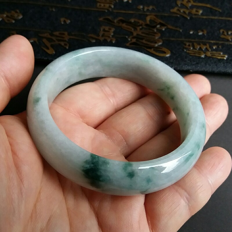 J394 冰糯飄綠花玉鐲 57mm (1.52)