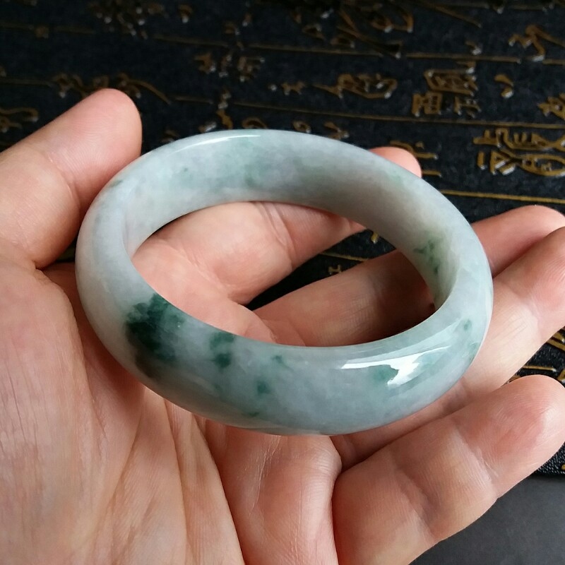 J394 冰糯飄綠花玉鐲 57mm (1.52)