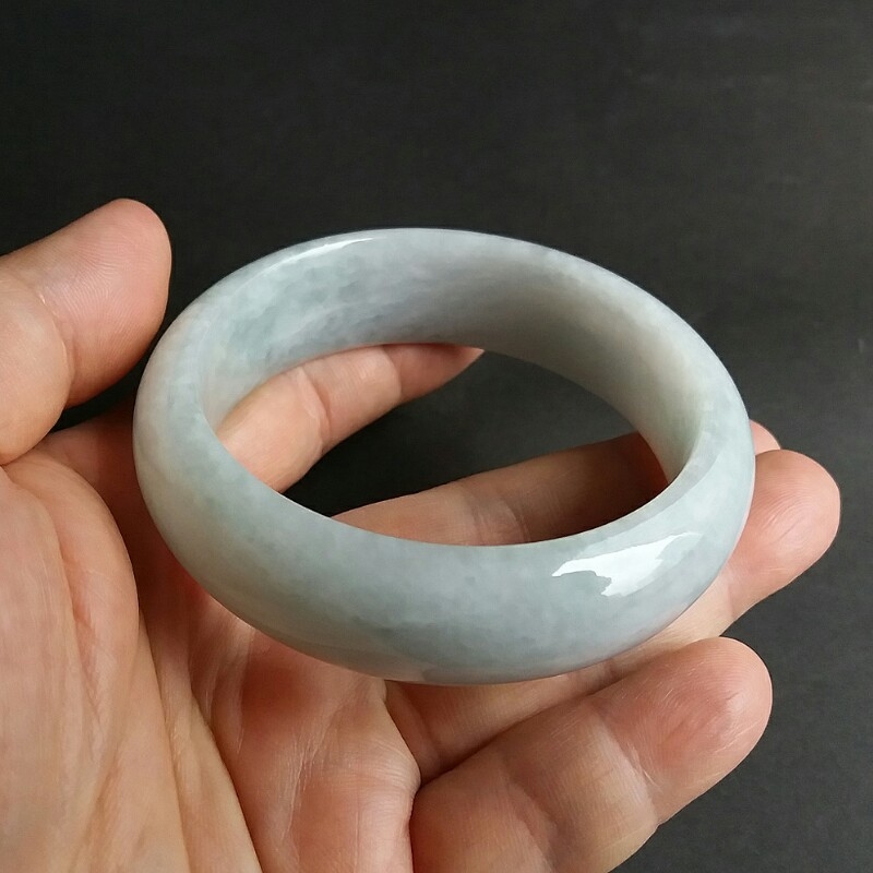 J395 糯淺綠寬版玉鐲 58.5mm (1.56)