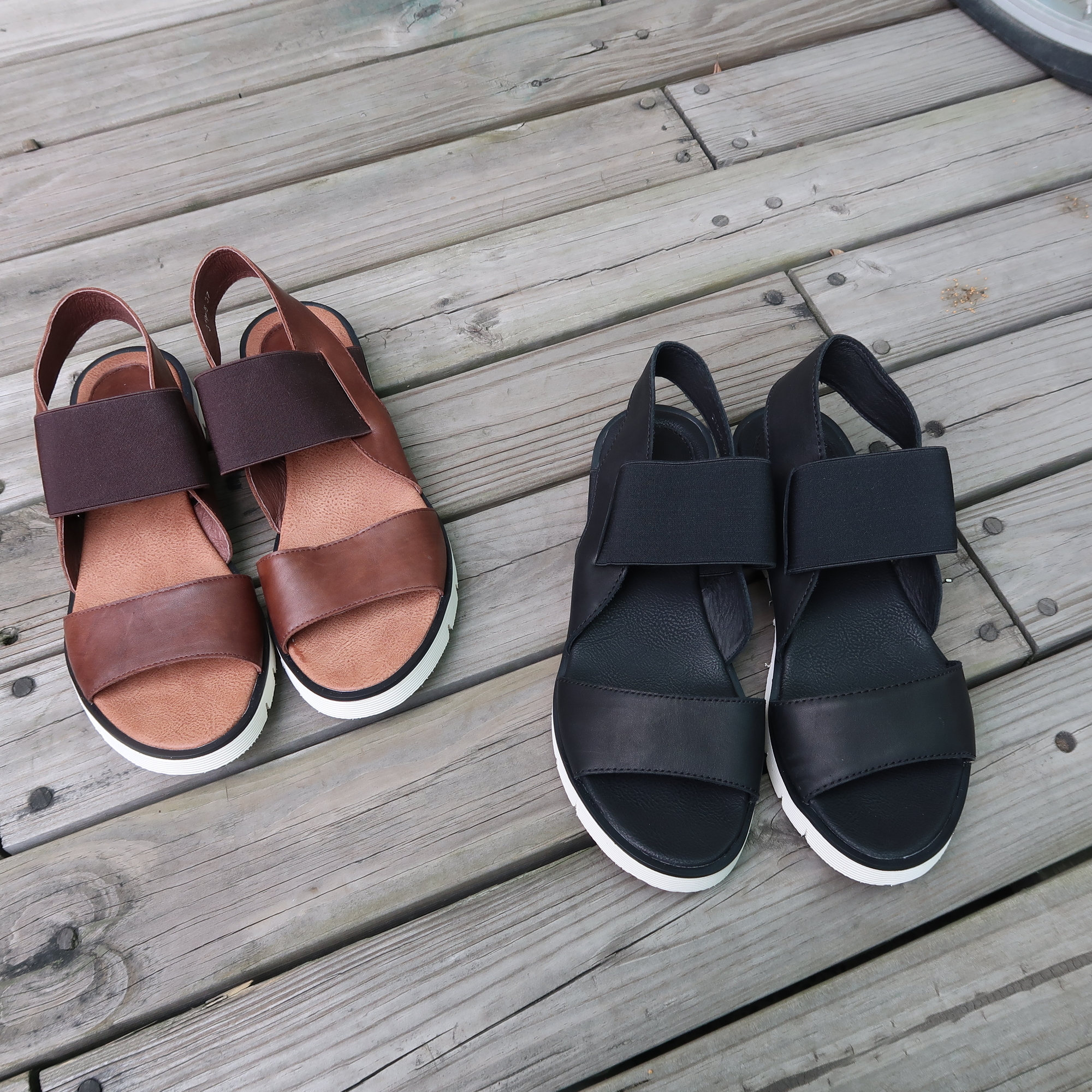 【簡單卻不簡單】擦色粉蠟寬帶二字牛皮涼鞋