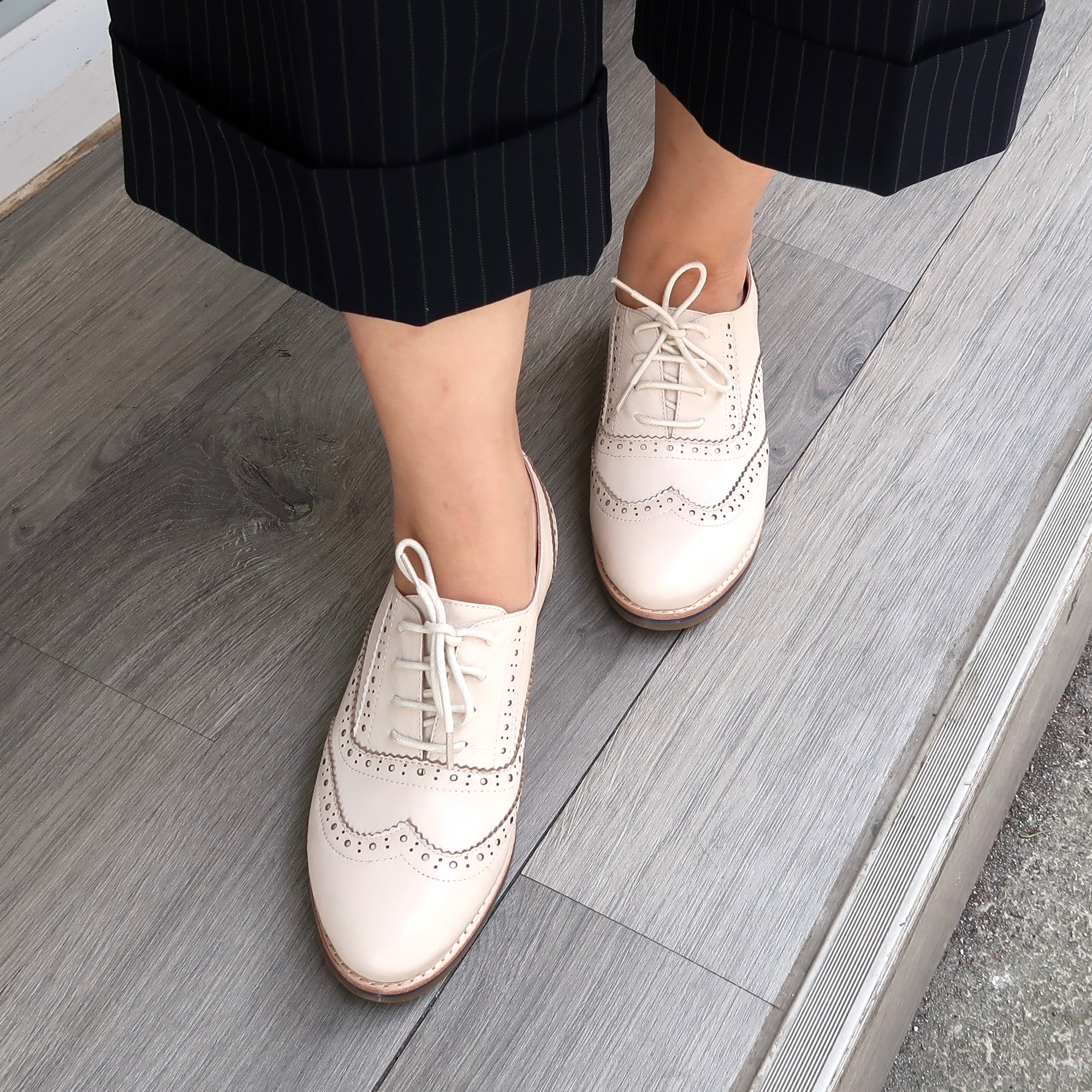 【微風吹過】英倫風微蠟感真皮蕾絲雕花牛津鞋