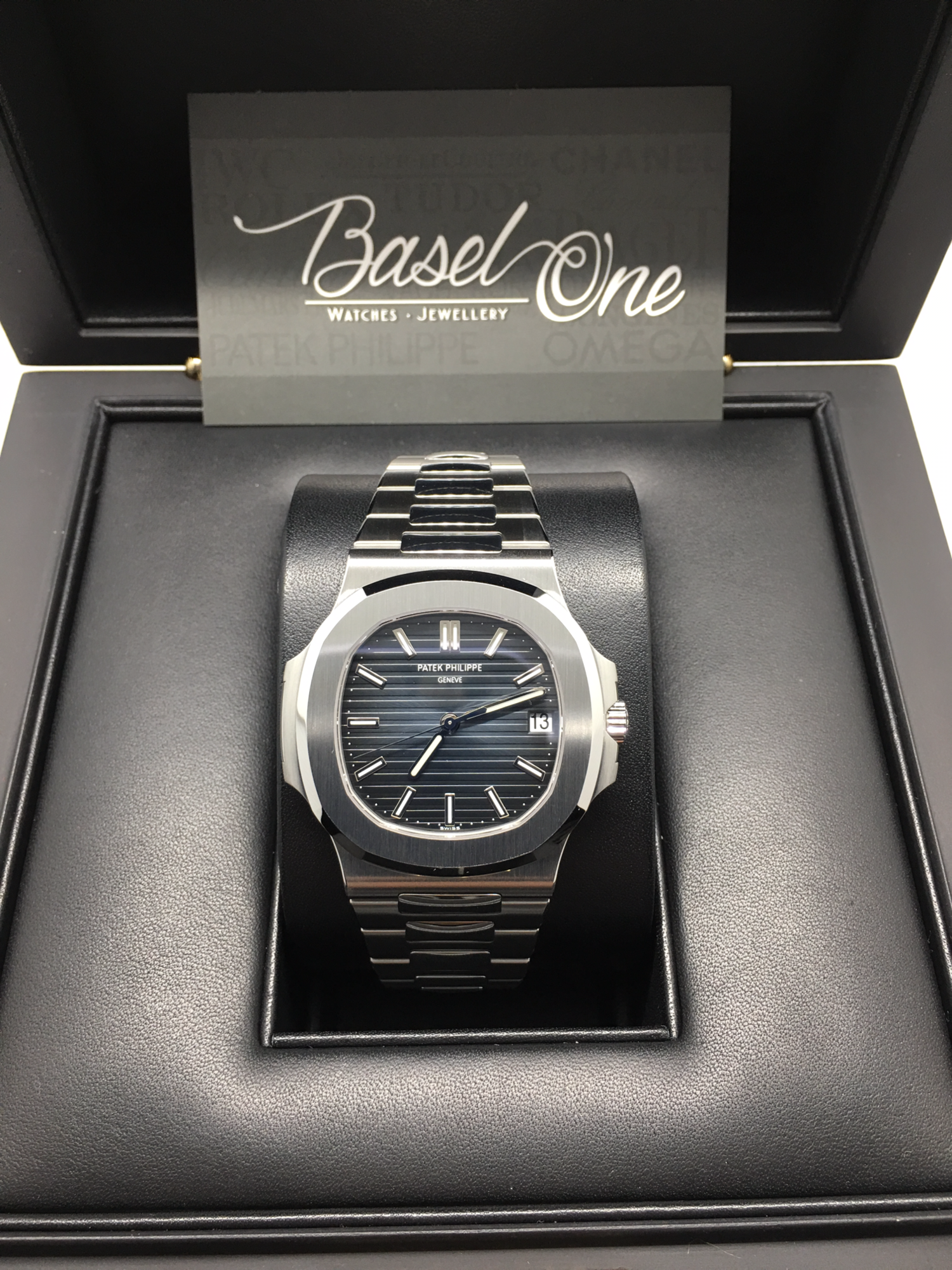 Discontinued BRAND NEW 5711/1A-010 5711 PATEK PHILIPPE STAINLESS STEEL MEN NAUTILUS