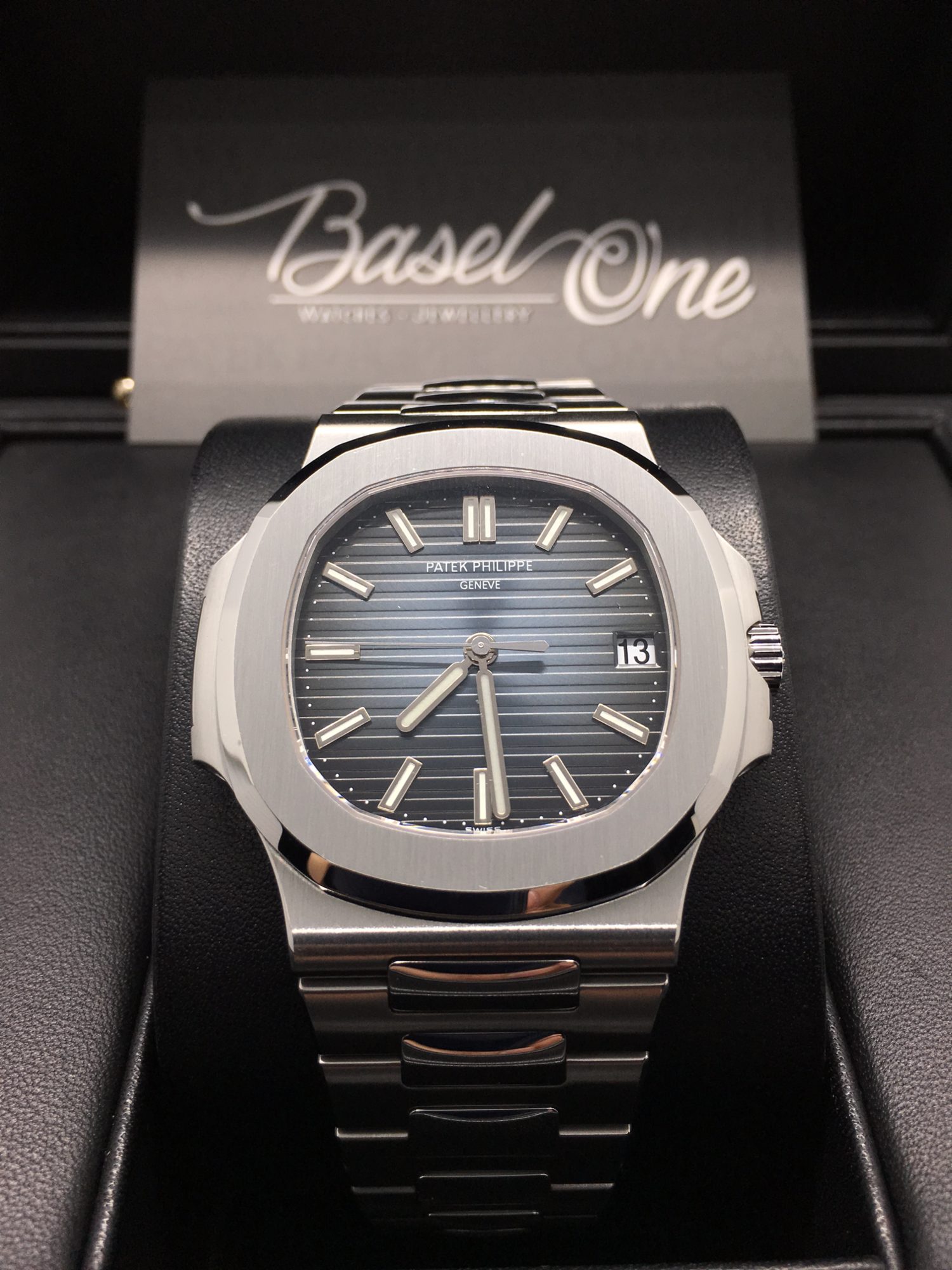 Discontinued BRAND NEW 5711/1A-010 5711 PATEK PHILIPPE STAINLESS STEEL MEN NAUTILUS