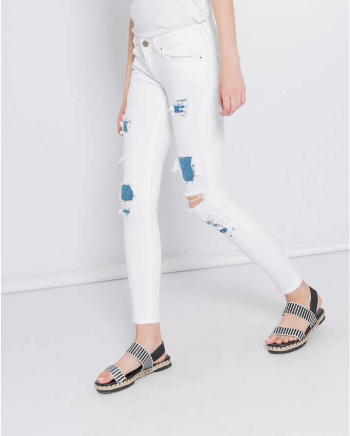 【silvian-heach】低腰刷破內拼接撞色窄管牛仔褲