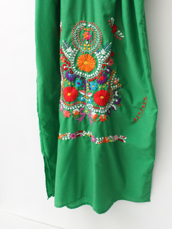 green emerald velvet dress Amazon.com: Traditional Mexican Green Dress for Women Plus Size Puebla Mexican  Dresses Embroidered 4X : Clothing, Shoes & Jewelry