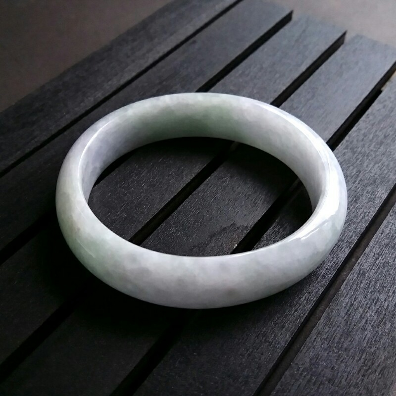 J403 冰糯淺綠貴妃鐲 50mm (1.34)