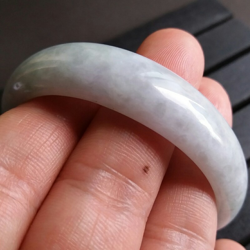 J403 冰糯淺綠貴妃鐲 50mm (1.34)