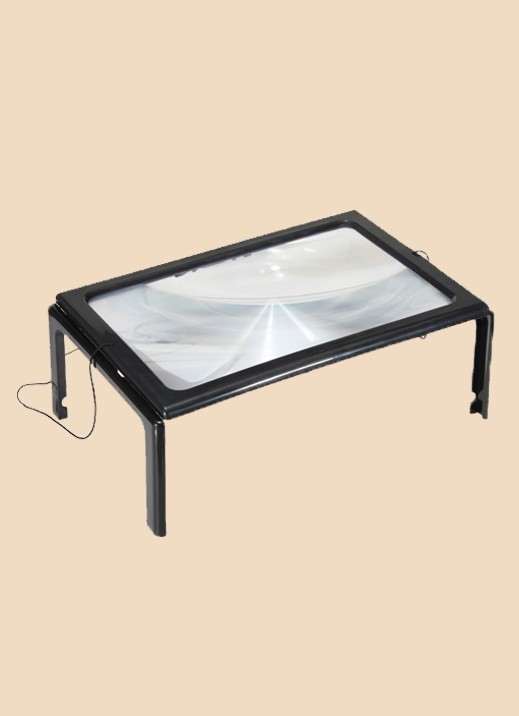 A4尺寸坐枱放大鏡連 LED燈 3X