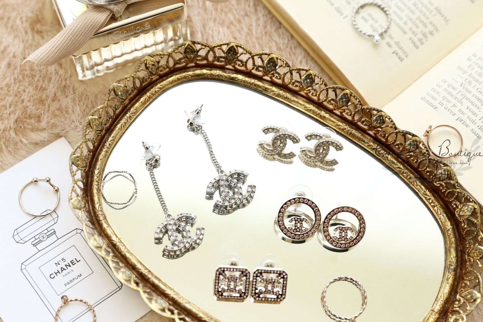 Chanel Earrings 銀色方格水鑽CC垂墜耳環,Chanel Earrings 金色雙CC小珍珠鑲嵌耳環-Charline Boutique 精品代購